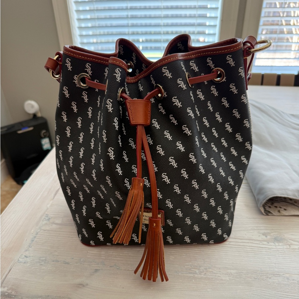 Sox baseball logo bucket shoulder bag NWOT